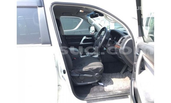 Buy Import Toyota Land Cruiser White Car in Import - Dubai in Barh el Gazel Buy Import Toyota Land Cruiser White Car in Import - Dubai in Barh el Gazel