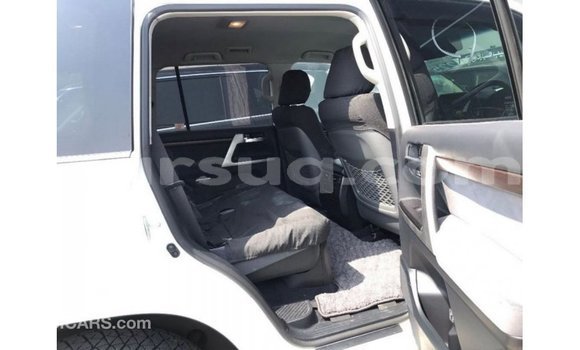 Buy Import Toyota Land Cruiser White Car in Import - Dubai in Barh el Gazel Buy Import Toyota Land Cruiser White Car in Import - Dubai in Barh el Gazel