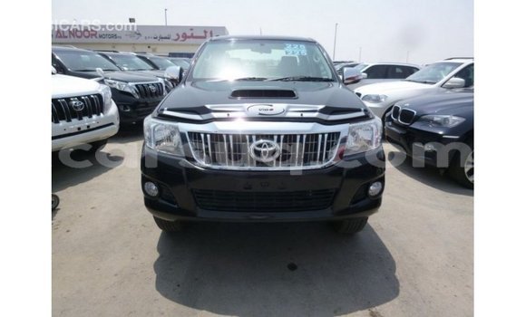 Acheter Import Voiture Toyota Hilux Noir à Import - Dubai, Barh el Gazel Acheter Import Voiture Toyota Hilux Noir à Import - Dubai, Barh el Gazel