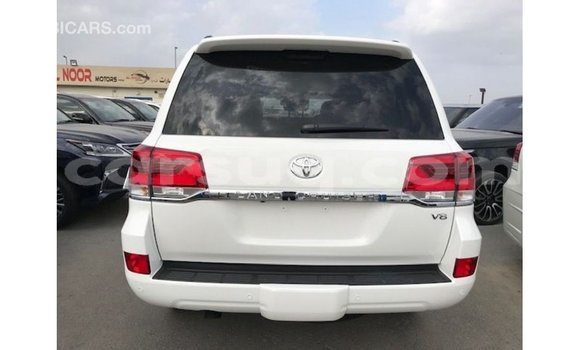 Acheter Import Voiture Toyota Land Cruiser Blanc à Import - Dubai, Barh el Gazel Acheter Import Voiture Toyota Land Cruiser Blanc à Import - Dubai, Barh el Gazel