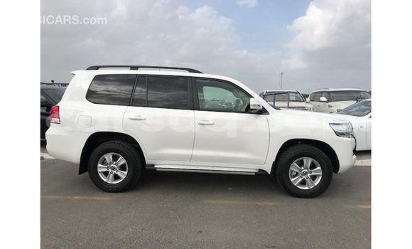 Acheter Import Voiture Toyota Land Cruiser Blanc à Import - Dubai, Barh el Gazel Acheter Import Voiture Toyota Land Cruiser Blanc à Import - Dubai, Barh el Gazel