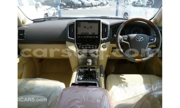 Acheter Import Voiture Toyota Land Cruiser Blanc à Import - Dubai, Barh el Gazel Acheter Import Voiture Toyota Land Cruiser Blanc à Import - Dubai, Barh el Gazel