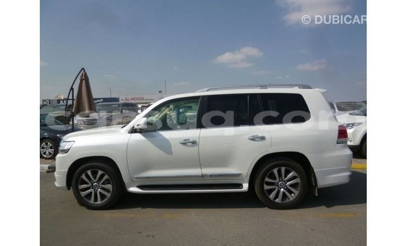 Acheter Import Voiture Toyota Land Cruiser Blanc à Import - Dubai, Barh el Gazel Acheter Import Voiture Toyota Land Cruiser Blanc à Import - Dubai, Barh el Gazel