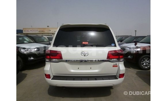 Acheter Import Voiture Toyota Land Cruiser Blanc à Import - Dubai, Barh el Gazel Acheter Import Voiture Toyota Land Cruiser Blanc à Import - Dubai, Barh el Gazel