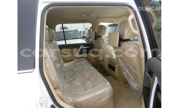Acheter Import Voiture Toyota Land Cruiser Blanc à Import - Dubai, Barh el Gazel Acheter Import Voiture Toyota Land Cruiser Blanc à Import - Dubai, Barh el Gazel