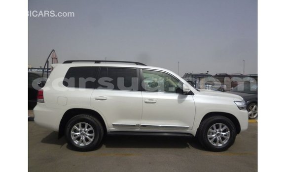 Acheter Import Voiture Toyota Land Cruiser Blanc à Import - Dubai, Barh el Gazel Acheter Import Voiture Toyota Land Cruiser Blanc à Import - Dubai, Barh el Gazel