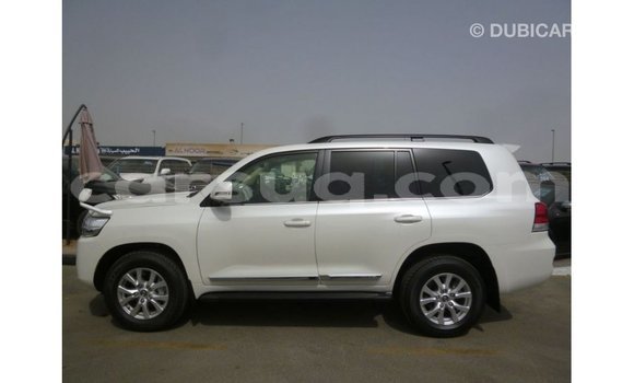 Acheter Import Voiture Toyota Land Cruiser Blanc à Import - Dubai, Barh el Gazel Acheter Import Voiture Toyota Land Cruiser Blanc à Import - Dubai, Barh el Gazel