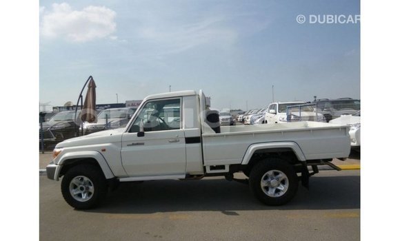 Buy Import Toyota Land Cruiser White Car in Import - Dubai in Barh el Gazel Buy Import Toyota Land Cruiser White Car in Import - Dubai in Barh el Gazel