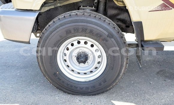 Buy Import Toyota Land Cruiser Beige Car in Import - Dubai in Barh el Gazel Buy Import Toyota Land Cruiser Beige Car in Import - Dubai in Barh el Gazel