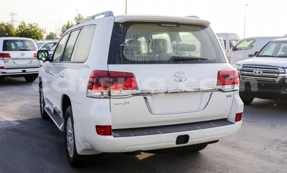 Buy Import Toyota Land Cruiser White Car in Import - Dubai in Barh el Gazel Buy Import Toyota Land Cruiser White Car in Import - Dubai in Barh el Gazel