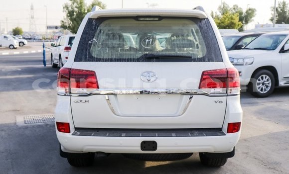 Buy Import Toyota Land Cruiser White Car in Import - Dubai in Barh el Gazel Buy Import Toyota Land Cruiser White Car in Import - Dubai in Barh el Gazel