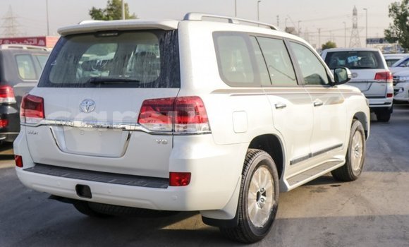 Buy Import Toyota Land Cruiser White Car in Import - Dubai in Barh el Gazel Buy Import Toyota Land Cruiser White Car in Import - Dubai in Barh el Gazel