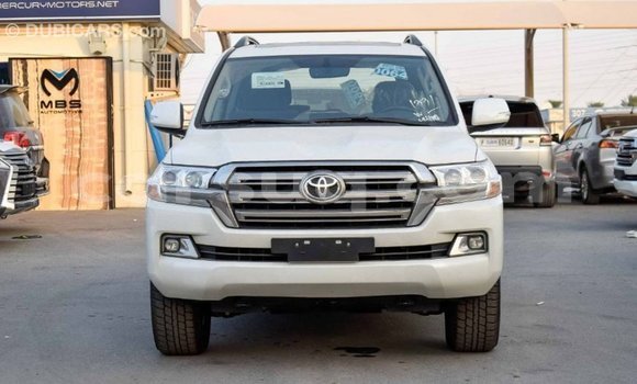 Buy Import Toyota Land Cruiser White Car in Import - Dubai in Barh el Gazel Buy Import Toyota Land Cruiser White Car in Import - Dubai in Barh el Gazel