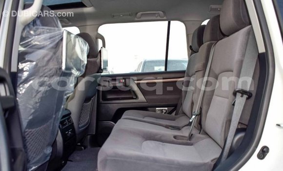 Buy Import Toyota Land Cruiser White Car in Import - Dubai in Barh el Gazel Buy Import Toyota Land Cruiser White Car in Import - Dubai in Barh el Gazel