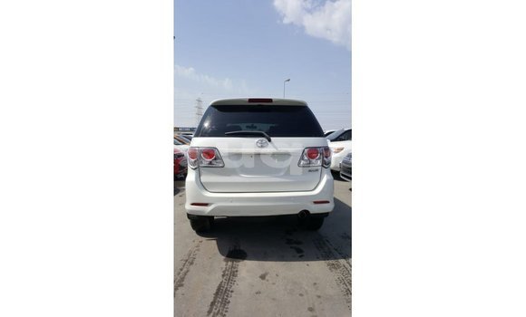 Acheter Import Voiture Toyota Fortuner Blanc à Import - Dubai, Barh el Gazel Acheter Import Voiture Toyota Fortuner Blanc à Import - Dubai, Barh el Gazel