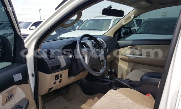 Acheter Import Voiture Toyota Fortuner Blanc à Import - Dubai, Barh el Gazel Acheter Import Voiture Toyota Fortuner Blanc à Import - Dubai, Barh el Gazel