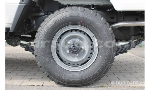 Acheter Import Voiture Toyota Land Cruiser Blanc à Import - Dubai, Barh el Gazel Acheter Import Voiture Toyota Land Cruiser Blanc à Import - Dubai, Barh el Gazel