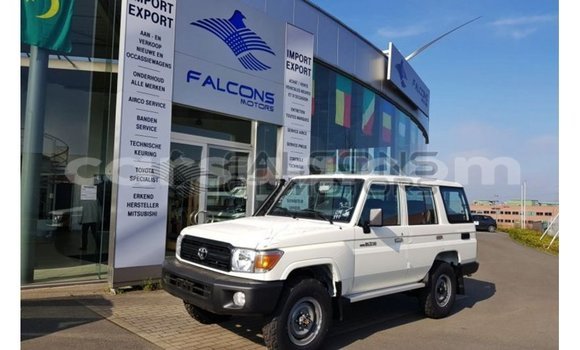 Buy Import Toyota Land Cruiser White Car in Import - Dubai in Barh el Gazel Buy Import Toyota Land Cruiser White Car in Import - Dubai in Barh el Gazel