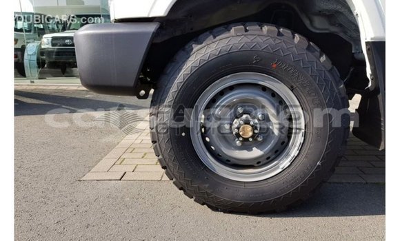 Buy Import Toyota Land Cruiser White Car in Import - Dubai in Barh el Gazel Buy Import Toyota Land Cruiser White Car in Import - Dubai in Barh el Gazel
