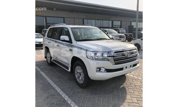 Acheter Import Voiture Toyota Land Cruiser Blanc à Import - Dubai, Barh el Gazel Acheter Import Voiture Toyota Land Cruiser Blanc à Import - Dubai, Barh el Gazel