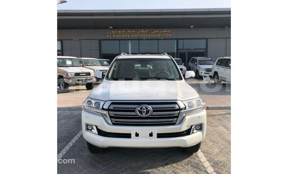 Acheter Import Voiture Toyota Land Cruiser Blanc à Import - Dubai, Barh el Gazel Acheter Import Voiture Toyota Land Cruiser Blanc à Import - Dubai, Barh el Gazel