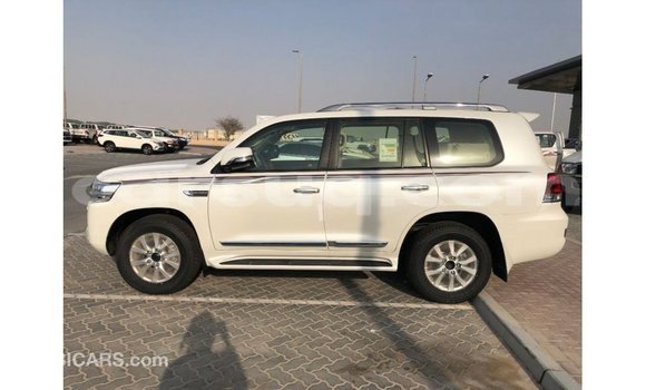 Acheter Import Voiture Toyota Land Cruiser Blanc à Import - Dubai, Barh el Gazel Acheter Import Voiture Toyota Land Cruiser Blanc à Import - Dubai, Barh el Gazel
