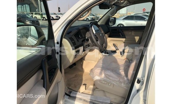 Acheter Import Voiture Toyota Land Cruiser Blanc à Import - Dubai, Barh el Gazel Acheter Import Voiture Toyota Land Cruiser Blanc à Import - Dubai, Barh el Gazel