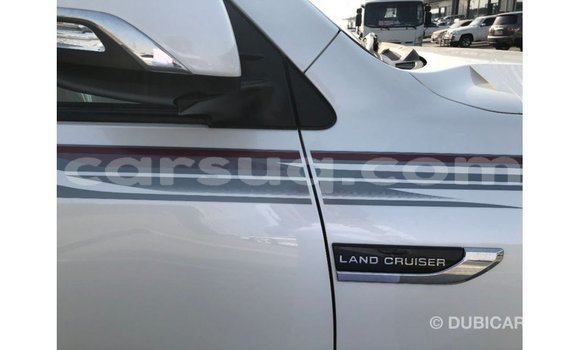 Acheter Import Voiture Toyota Land Cruiser Blanc à Import - Dubai, Barh el Gazel Acheter Import Voiture Toyota Land Cruiser Blanc à Import - Dubai, Barh el Gazel