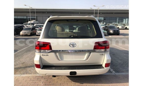 Acheter Import Voiture Toyota Land Cruiser Blanc à Import - Dubai, Barh el Gazel Acheter Import Voiture Toyota Land Cruiser Blanc à Import - Dubai, Barh el Gazel