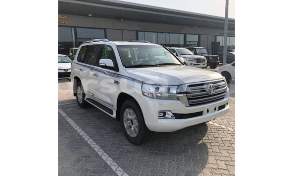 Acheter Import Voiture Toyota Land Cruiser Blanc à Import - Dubai, Barh el Gazel Acheter Import Voiture Toyota Land Cruiser Blanc à Import - Dubai, Barh el Gazel