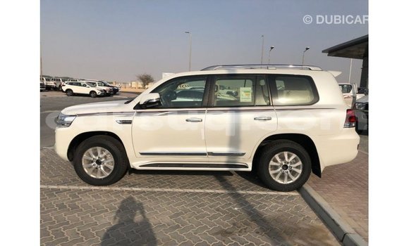Acheter Import Voiture Toyota Land Cruiser Blanc à Import - Dubai, Barh el Gazel Acheter Import Voiture Toyota Land Cruiser Blanc à Import - Dubai, Barh el Gazel