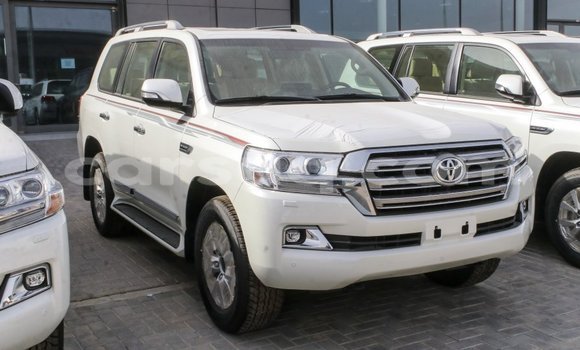 Acheter Import Voiture Toyota Land Cruiser Blanc à Import - Dubai, Barh el Gazel Acheter Import Voiture Toyota Land Cruiser Blanc à Import - Dubai, Barh el Gazel