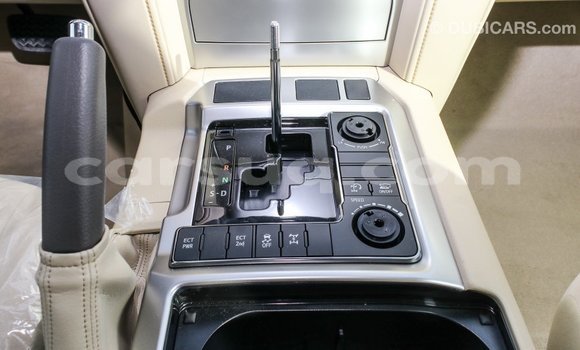 Acheter Import Voiture Toyota Land Cruiser Blanc à Import - Dubai, Barh el Gazel Acheter Import Voiture Toyota Land Cruiser Blanc à Import - Dubai, Barh el Gazel