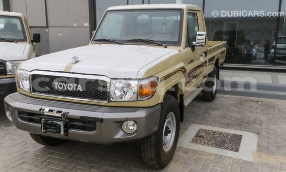 Acheter Import Voiture Toyota Land Cruiser Beige à Import - Dubai, Barh el Gazel Acheter Import Voiture Toyota Land Cruiser Beige à Import - Dubai, Barh el Gazel