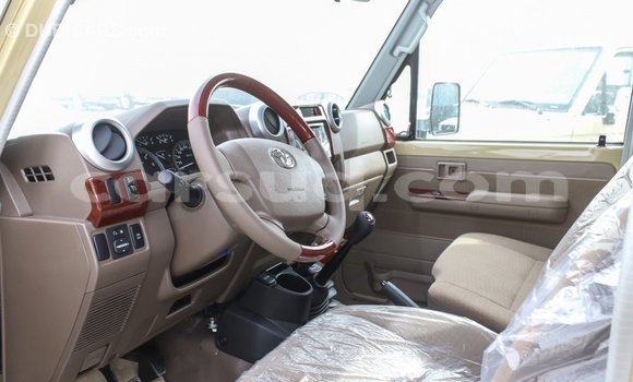 Acheter Import Voiture Toyota Land Cruiser Beige à Import - Dubai, Barh el Gazel Acheter Import Voiture Toyota Land Cruiser Beige à Import - Dubai, Barh el Gazel