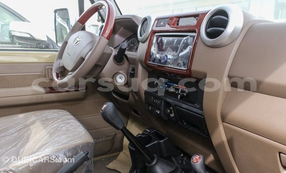 Acheter Import Voiture Toyota Land Cruiser Beige à Import - Dubai, Barh el Gazel Acheter Import Voiture Toyota Land Cruiser Beige à Import - Dubai, Barh el Gazel