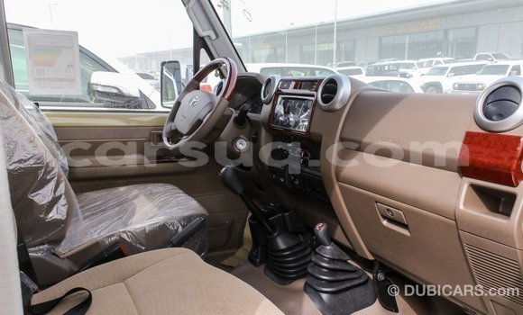 Acheter Import Voiture Toyota Land Cruiser Beige à Import - Dubai, Barh el Gazel Acheter Import Voiture Toyota Land Cruiser Beige à Import - Dubai, Barh el Gazel