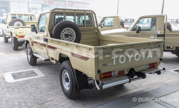 Acheter Import Voiture Toyota Land Cruiser Beige à Import - Dubai, Barh el Gazel Acheter Import Voiture Toyota Land Cruiser Beige à Import - Dubai, Barh el Gazel