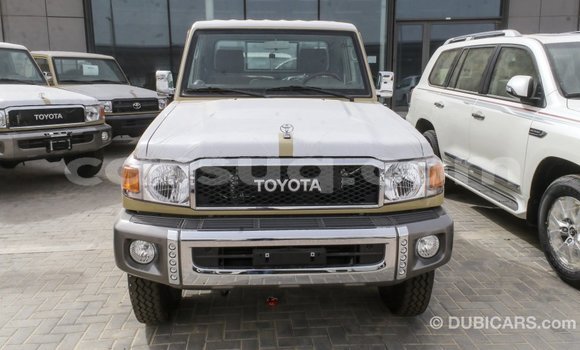 Acheter Import Voiture Toyota Land Cruiser Beige à Import - Dubai, Barh el Gazel Acheter Import Voiture Toyota Land Cruiser Beige à Import - Dubai, Barh el Gazel