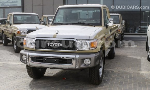 Acheter Import Voiture Toyota Land Cruiser Beige à Import - Dubai, Barh el Gazel Acheter Import Voiture Toyota Land Cruiser Beige à Import - Dubai, Barh el Gazel