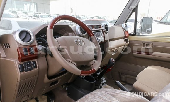 Acheter Import Voiture Toyota Land Cruiser Beige à Import - Dubai, Barh el Gazel Acheter Import Voiture Toyota Land Cruiser Beige à Import - Dubai, Barh el Gazel