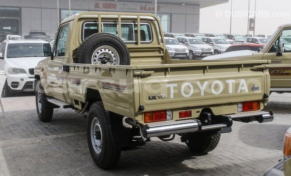 Acheter Import Voiture Toyota Land Cruiser Beige à Import - Dubai, Barh el Gazel Acheter Import Voiture Toyota Land Cruiser Beige à Import - Dubai, Barh el Gazel