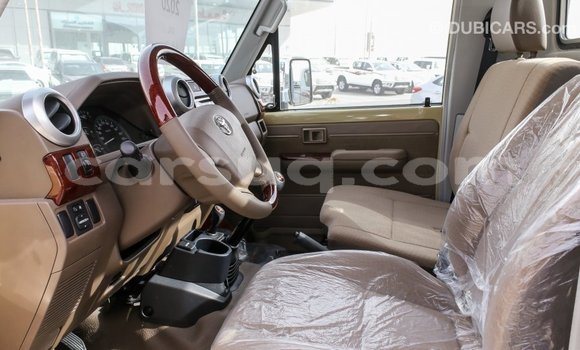 Acheter Import Voiture Toyota Land Cruiser Beige à Import - Dubai, Barh el Gazel Acheter Import Voiture Toyota Land Cruiser Beige à Import - Dubai, Barh el Gazel