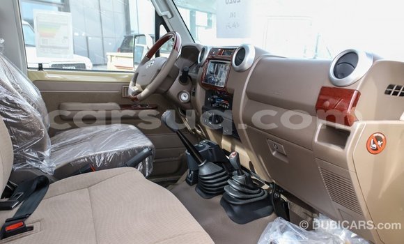 Acheter Import Voiture Toyota Land Cruiser Beige à Import - Dubai, Barh el Gazel Acheter Import Voiture Toyota Land Cruiser Beige à Import - Dubai, Barh el Gazel