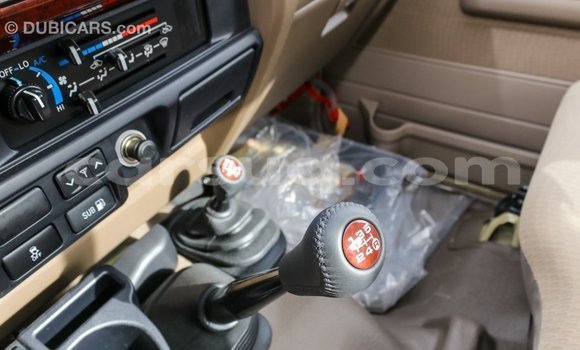 Acheter Import Voiture Toyota Land Cruiser Beige à Import - Dubai, Barh el Gazel Acheter Import Voiture Toyota Land Cruiser Beige à Import - Dubai, Barh el Gazel