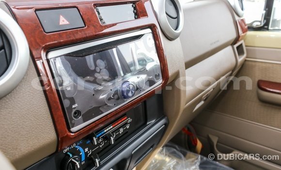 Acheter Import Voiture Toyota Land Cruiser Beige à Import - Dubai, Barh el Gazel Acheter Import Voiture Toyota Land Cruiser Beige à Import - Dubai, Barh el Gazel