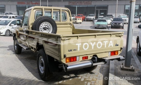 Acheter Import Voiture Toyota Land Cruiser Beige à Import - Dubai, Barh el Gazel Acheter Import Voiture Toyota Land Cruiser Beige à Import - Dubai, Barh el Gazel