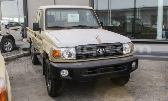 Acheter Import Voiture Toyota Land Cruiser Beige à Import - Dubai, Barh el Gazel Acheter Import Voiture Toyota Land Cruiser Beige à Import - Dubai, Barh el Gazel