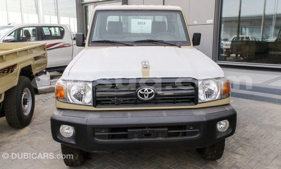 Acheter Import Voiture Toyota Land Cruiser Beige à Import - Dubai, Barh el Gazel Acheter Import Voiture Toyota Land Cruiser Beige à Import - Dubai, Barh el Gazel