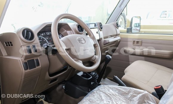 Acheter Import Voiture Toyota Land Cruiser Beige à Import - Dubai, Barh el Gazel Acheter Import Voiture Toyota Land Cruiser Beige à Import - Dubai, Barh el Gazel